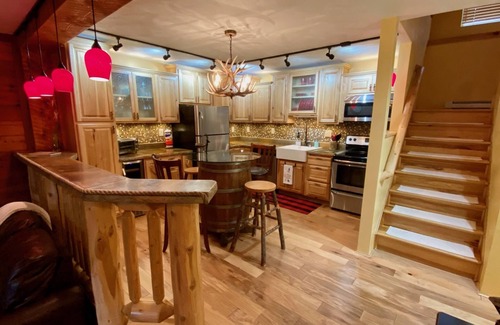 Seven Springs Condo | Cozy Mountain Getaway w/Hot Tub at Seven Springs Resort