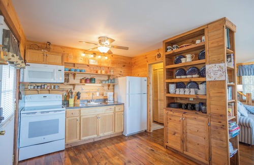 Glade Valley House | Cozy mountain retreat with spectacular view to unwind and relax. Pet friendly !