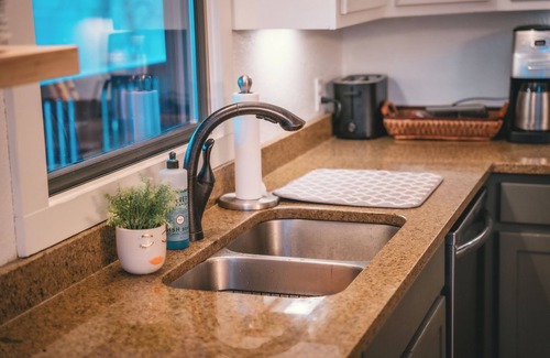 Franklin Cabin | Cozy Mountain Top 3-bedroom cabin in charming Franklin with WiFi, AC