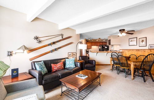 Wildernest Condo | Cozy mountain view condo w/private balcony