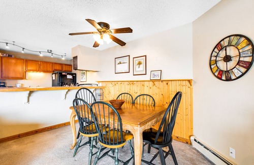 Wildernest Condo | Cozy mountain view condo w/private balcony