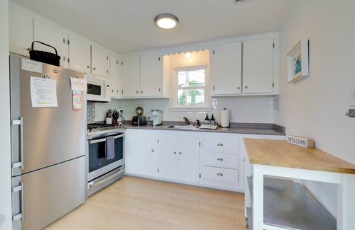 Narragansett Cottage | Cozy Narragansett Cottage w/Dock & Outdoor Shower