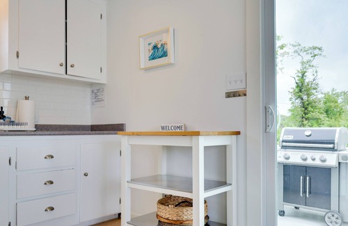 Narragansett Cottage | Cozy Narragansett Cottage w/Dock & Outdoor Shower
