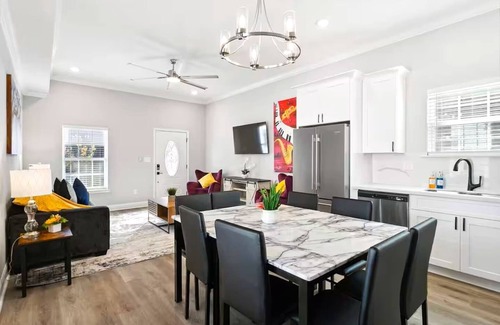 Tulane - Gravier House | Cozy New 5BR Home w Firepit Near Caesars Superdome