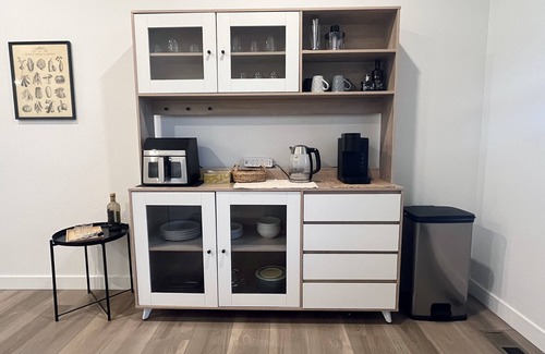 Erie House | Cozy NextGen unit in Erie- groups of friends, work trips, and couples