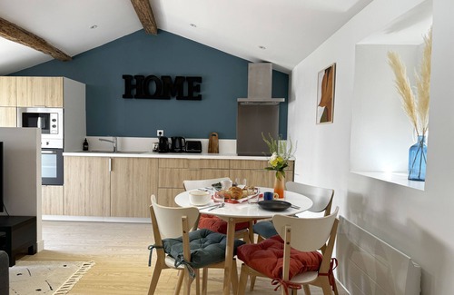 Centre Ville Apartment | Cozy Niort Arboretum Duplex with terrace