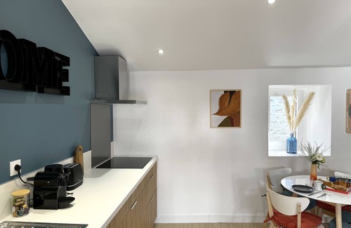 Centre Ville Apartment | Cozy Niort Arboretum Duplex with terrace