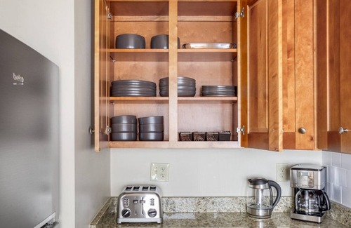 North End Apartment | Cozy North End 2BR steps from Harborwalk by Blueground