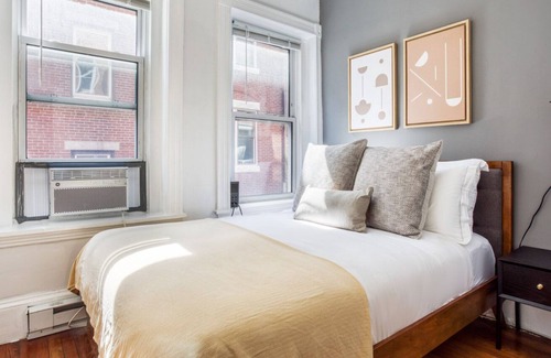 North End Apartment | Cozy North End 2BR steps from Harborwalk by Blueground