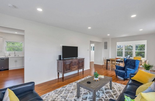 Aquebogue House | Cozy North Fork Home Among the Best Wineries in the Northeast, Minutes to.