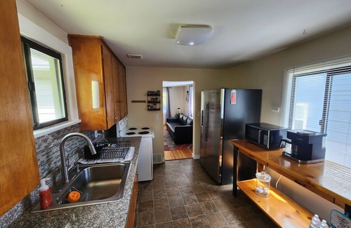 North College Park House | Cozy North Seattle Bungalow Fenced yard, Near I-5 & Light Rail Downtown MTR&LTR