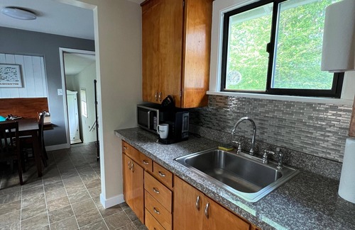 North College Park House | Cozy North Seattle Bungalow Fenced yard, Near I-5 & Light Rail Downtown MTR&LTR