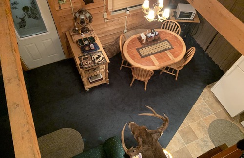 Columbia Cabin | Cozy North Woods Log Cabin
