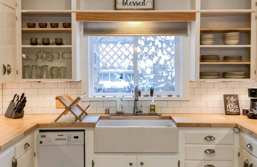 Monroe House | Cozy NW inspired home. Walking distance to parks, food, coffee shops, breweries!