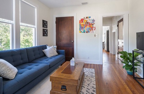 Historic Old Northeast Apartment | COZY OLD NORTHEAST/DOWNTOWN APARTMENT: CLOSE TO EVERYTHING