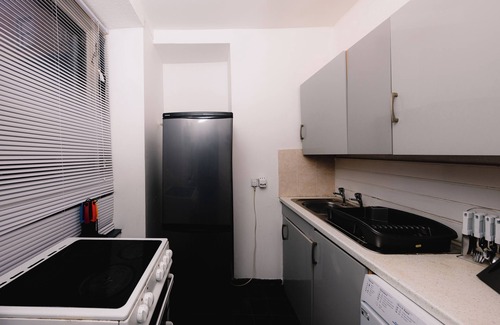 Newington Apartment | Cozy Old Town 4 Bedrm Apartment