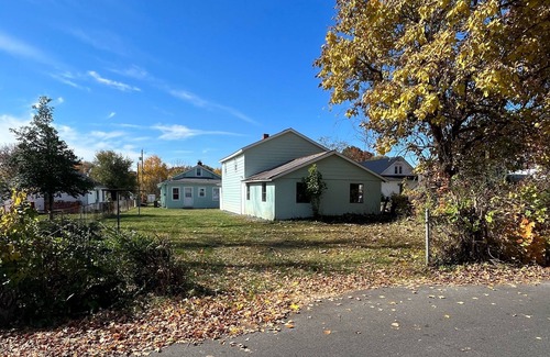 Kingsport House | Cozy one bedroom guesthouse, close to everything!