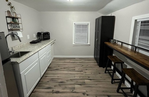 Kingsport House | Cozy one bedroom guesthouse, close to everything!