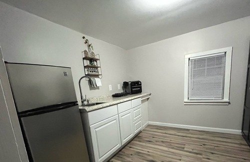 Kingsport House | Cozy one bedroom guesthouse, close to everything!