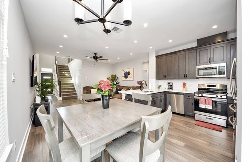 Clodine House | Cozy Paradise W/Gameroom - Sleeps 8 - King Bed