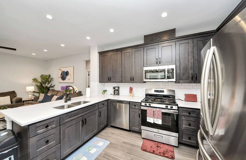 Clodine House | Cozy Paradise W/Gameroom - Sleeps 8 - King Bed