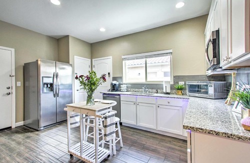 Peoria Apartment | Cozy Peoria Apartment - Golf, Hike and Bike!