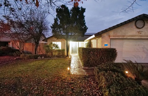 Salida House | Cozy pet friendly home in a tranquil neighborhood