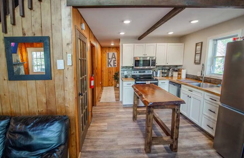 Lake Ariel Cabin | Cozy Poconos Getaway with Firepit, Beach & Lake Access. Minutes to the beach