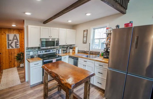 Lake Ariel Cabin | Cozy Poconos Getaway with Firepit, Beach & Lake Access. Minutes to the beach