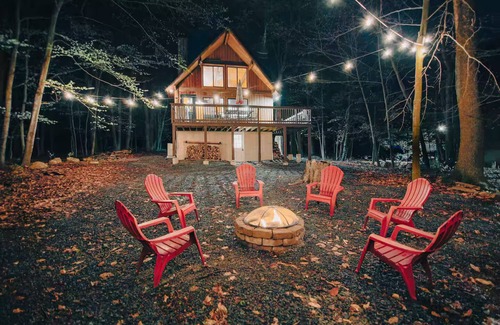 Lake Ariel Cabin | Cozy Poconos Getaway with Firepit, Beach & Lake Access. Minutes to the beach