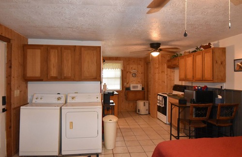 Woodbine Cabin | Cozy pondside cabin near Laurel Lake with full kitchen and laundry