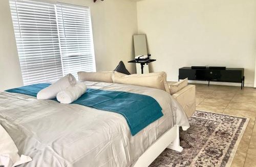 Milton House | Cozy Private Room in Milton near Beaches