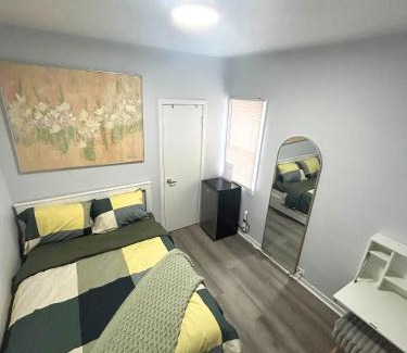 Rockcliffe - Smythe House | Cozy Private Room Near Downtown Toronto