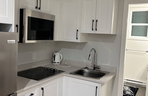 Langford House | Cozy Private Suite in Langford