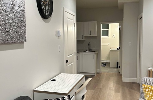 Langford House | Cozy Private Suite in Langford