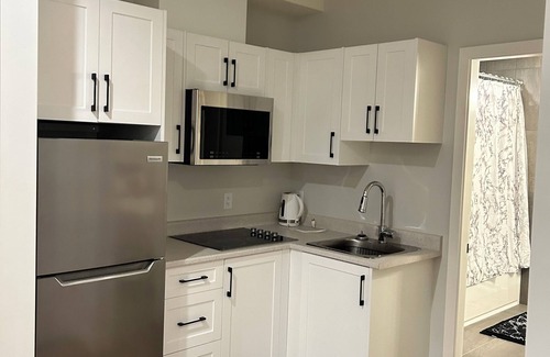Langford House | Cozy Private Suite in Langford