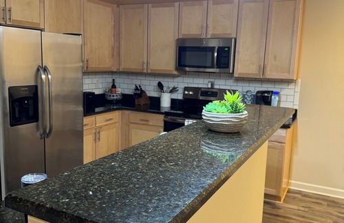 Greensboro House | Cozy, Quiet and Well Appointed Dual Master w/ 2.5 ba Townhome 4 miles to GSO!