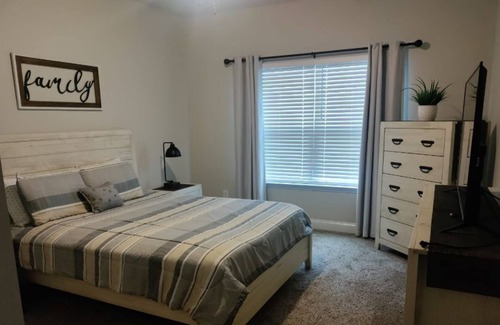 Gracewood House | Cozy & Quiet Area Mins From The Town!