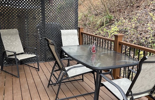 Delmont House | Cozy quiet home near many attractions