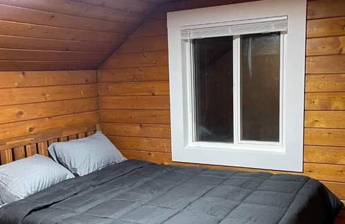 Maplewood Cottage | Cozy Quiet Maplewood Cottage - 1 minute from golf course