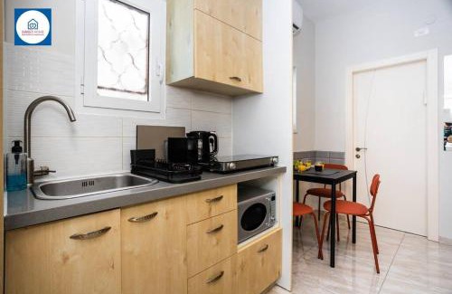 Netanya Apartment | Cozy Quiet Oasis in the Center