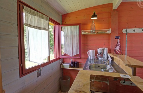 Ambierle Cottage | Cozy roulotte for 4 people, pet-friendly with peaceful terrace