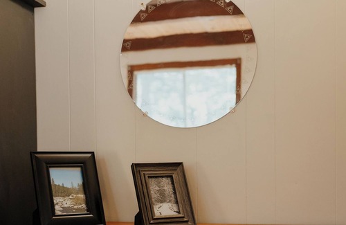 Coffee Creek Resort | Cozy Ramshorn Cabin located on Coffee Creek in Trinity Alps