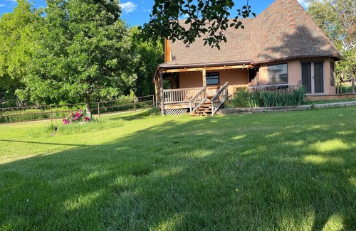 Collbran Cabin | Cozy Ranch Guest House - Mountain Views & Creekside Paradise