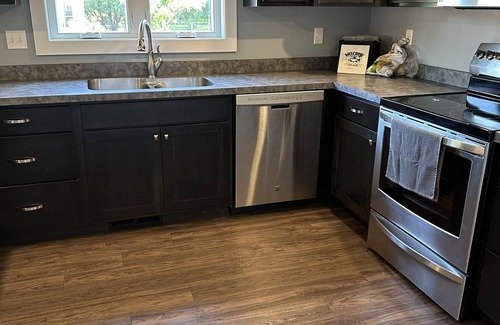 Ventura House | Cozy remodeled home in Ventura Heights a block from Clear Lake