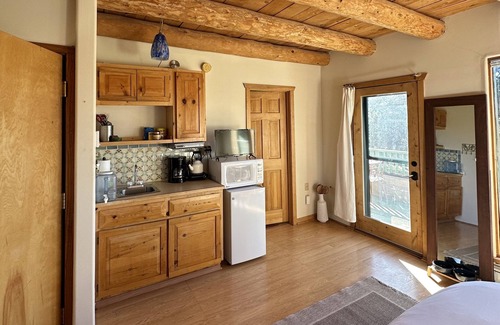 Canoncito House | Cozy Remote Santa Fe Home