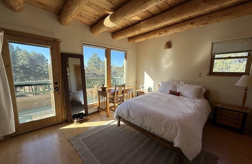 Canoncito House | Cozy Remote Santa Fe Home
