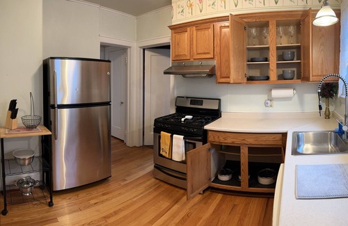 Albany Apartment | Cozy rental near local hospitals, colleges, and dining. With home office!