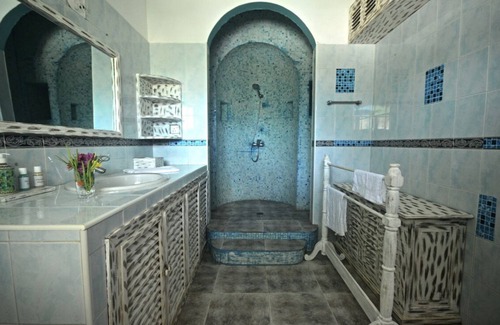 Watamu Bed & Breakfast | COZY RESORT SURROUNDED BY GREENERY WITH POOL IN THE CENTER OF WATAMU