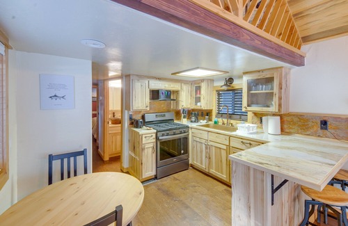 Lake Almanor Peninsula Cabin | Cozy & Restful Cabin, Steps to Lake Almanor